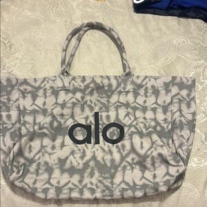 ALO Yoga Gray Patterned Tote Bag